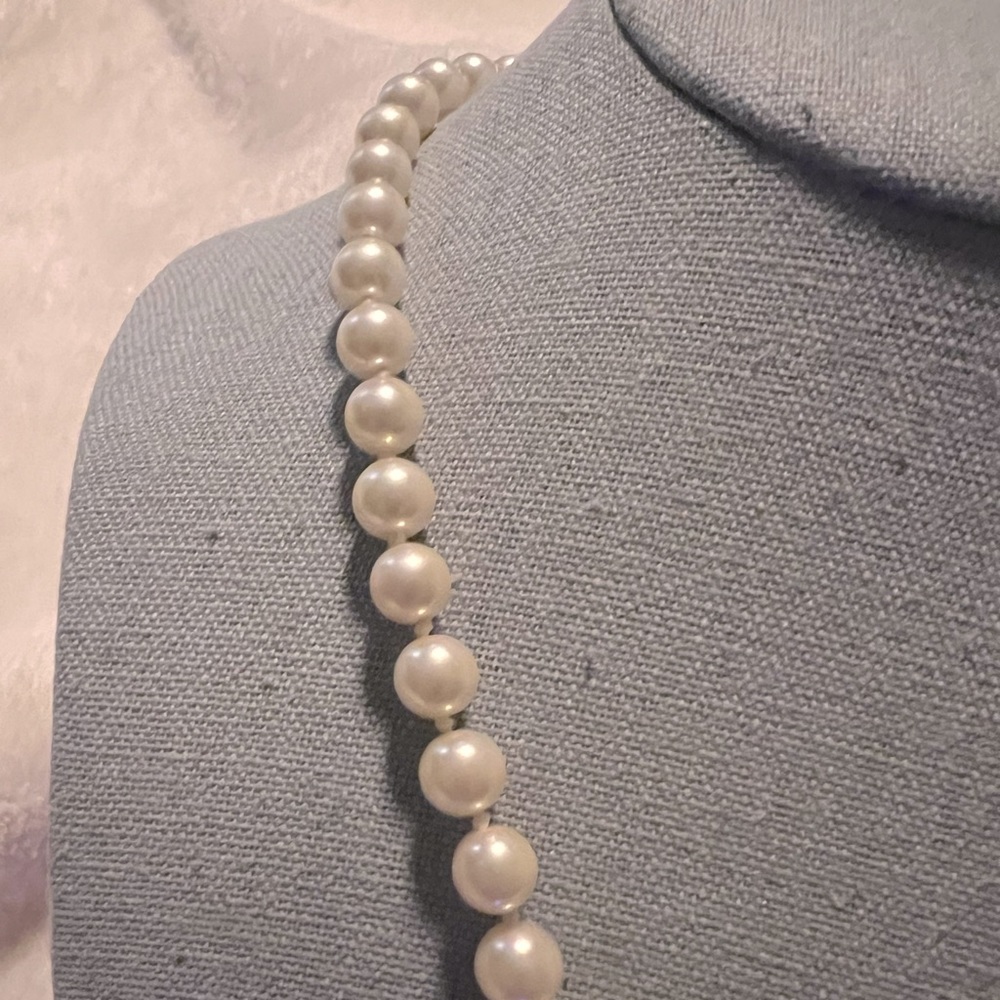 Large Vintage 8mm Simulated Glass Pearls - Picture 4 of 6